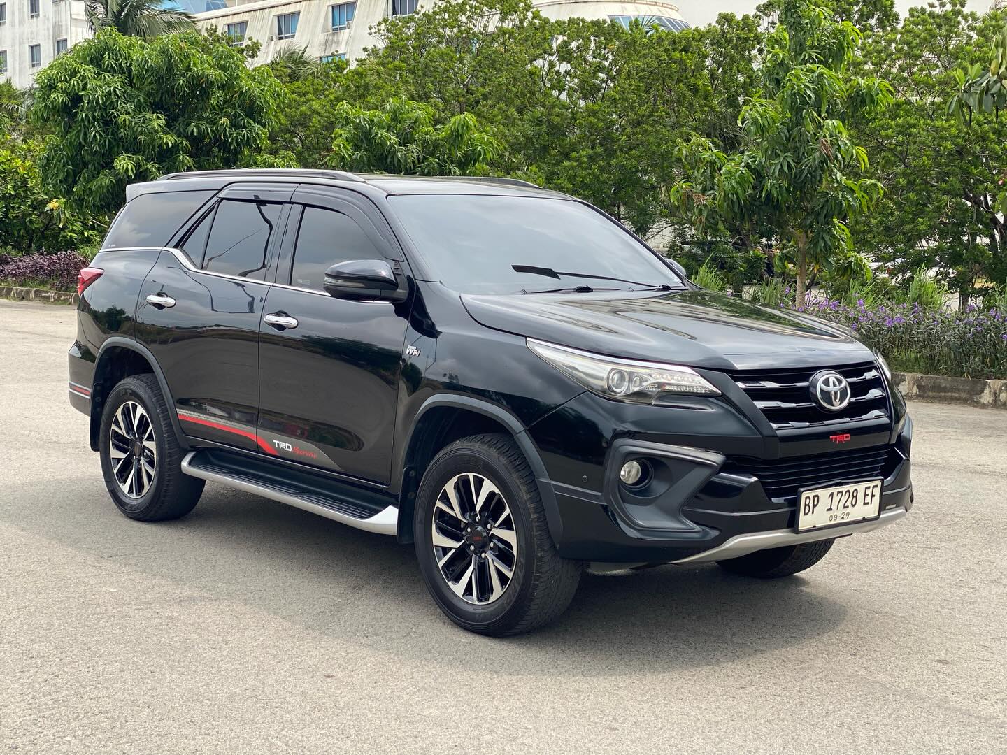 TOYOTA FORTUNER SRZ TRD AT 
